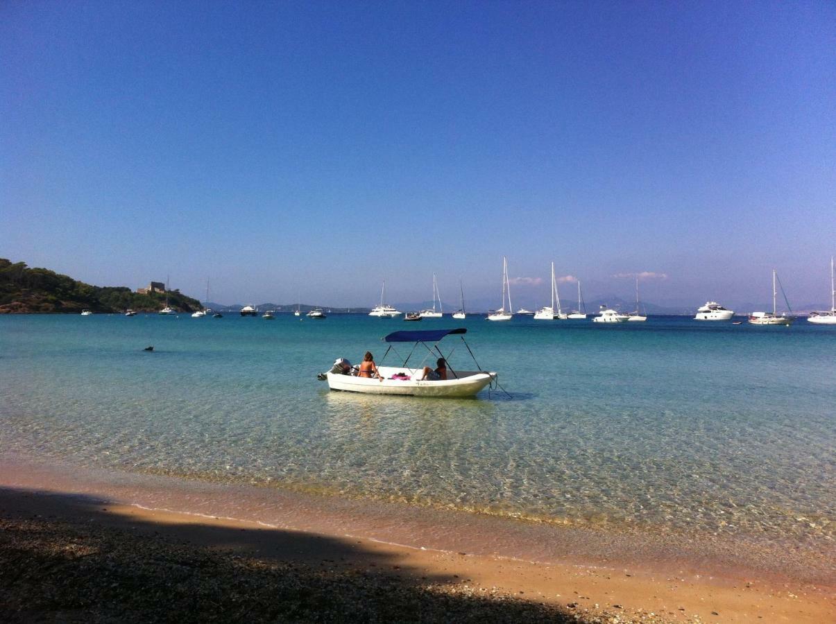 Villa De Vacances Au Calme Proche De La Mer Ла-Лонд-ле-Мор Экстерьер фото